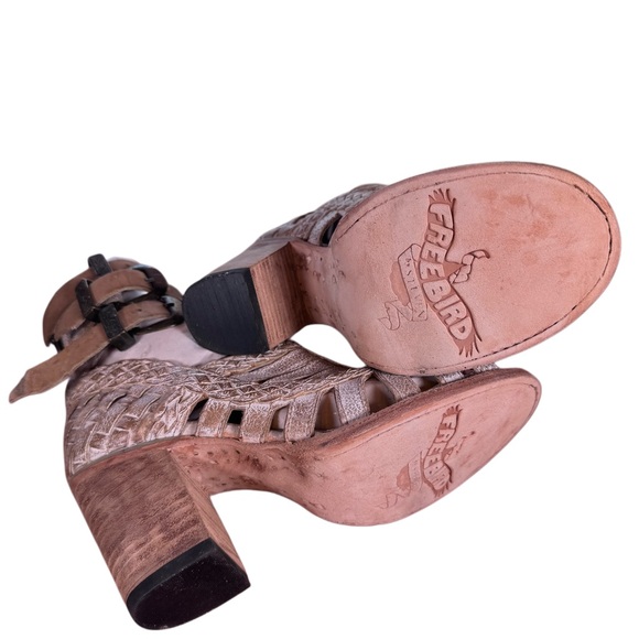 🦄 ONE OF A KIND FREEBIRD SANDALS 7 - Picture 5 of 5